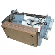   Wspornik silnika można obrócić na poziomą powierzchnię. 15 HP