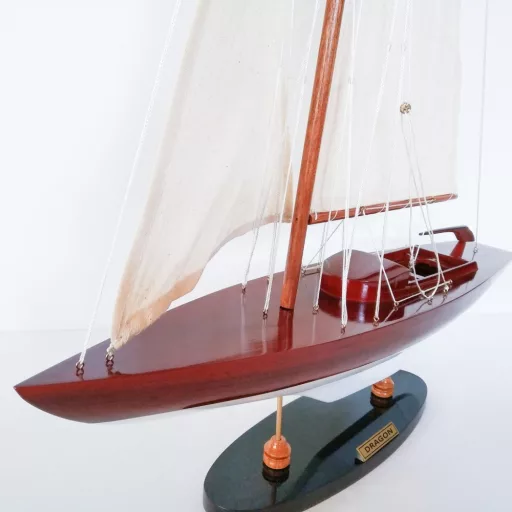 Model statku Dragon L50
